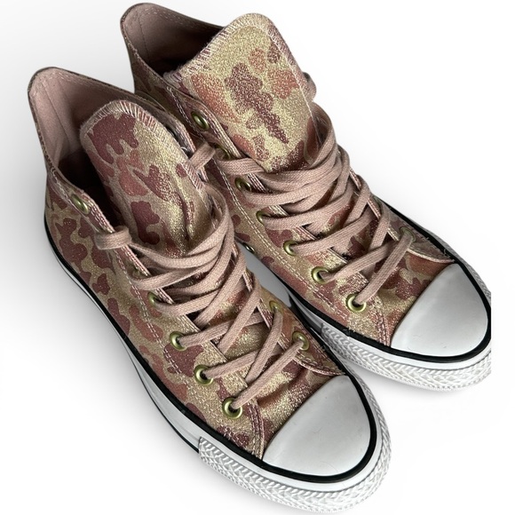 Converse Chuck Taylor All Star High Top sneakers in color way "Lurex Camo"
Sz 7 - Picture 4 of 9